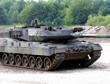 Βίντεο: Βολές με ένα άρμα μάχης Leopard 2
